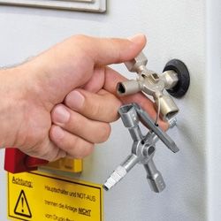 Knipex Ключ за електроразпределително табло за DIN шина