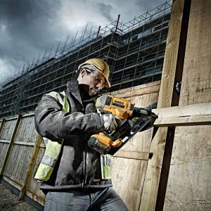 Такер DeWALT DCN692N акумулаторен за гвоздеи без батерия и зарядно, 18 V, SN34, 50-90 мм