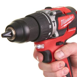  Винтоверт Milwaukee M18 CBLPD-202C акумулаторен ударен безчетков 18 V, 2 Ah, 60 Nm, 1.5-13 мм