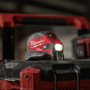 LED магнитна ролетка Milwaukee 4932492469 противоударна 7.5 м