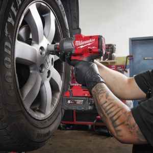 Гайковерт Milwaukee M18 FHIW2F12-0X акумулаторен ударен без батерия и зарядно, 18 V, 2034 Nm, 1/2"