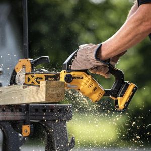 Трион DeWALT DCMPS520N верижен акумулаторен без батерия и зарядно, 18 V, 20 см 