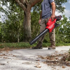 Акумулаторна въздуходувка с две батерии Milwaukee M18 F2BL-0, без батерия и зарядно, 18 V.
