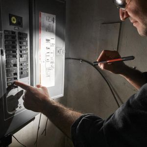 Акумулаторен челник и фенер Milwaukee IR HL450PL250