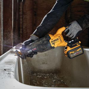 Саблен трион DeWALT DCS386NT акумулаторен без батерия и зарядно, 18 V, 29 мм