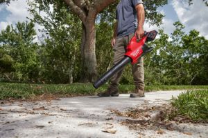 Въздуходувка Milwaukee M18 F2BL-802 акумулаторна с 2 батерии и зарядно, 2x18 V, 8.0 Ah, 1020 м3/ч 