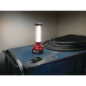 Акумулаторен висящ фенер Milwaukee M18 LL-0, без батерия и зарядно, 18 V, 700 lm