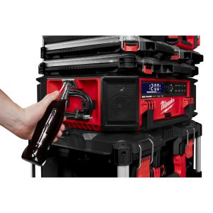 Акумулаторно радио-тонколона Milwaukee PACKOUT M18 PRCDAB+ без батерия и зарядно, 18 V, с 10 високоговорителя, 360°